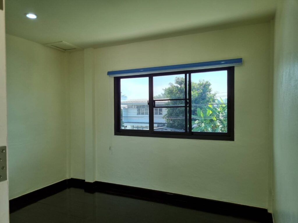 ขาย ให้เช่า บ้านเดี่ยว สำนักงาน ซอยศรีบูรพา 5 ถนน นวมินทร์ กรุงเทพ House or Home Office for Sale or for Rent Soi Sri Burapha 5 Nawamin Road Bangkok